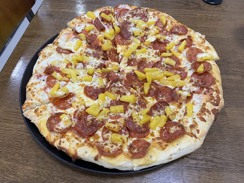 Corsaros Family Pizza food