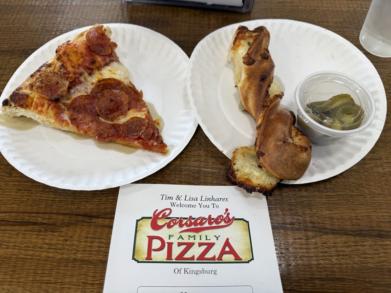Corsaros Family Pizza food